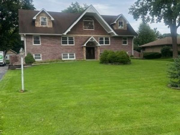 9S711 BROOKBANK Road, Willowbrook, IL 60527