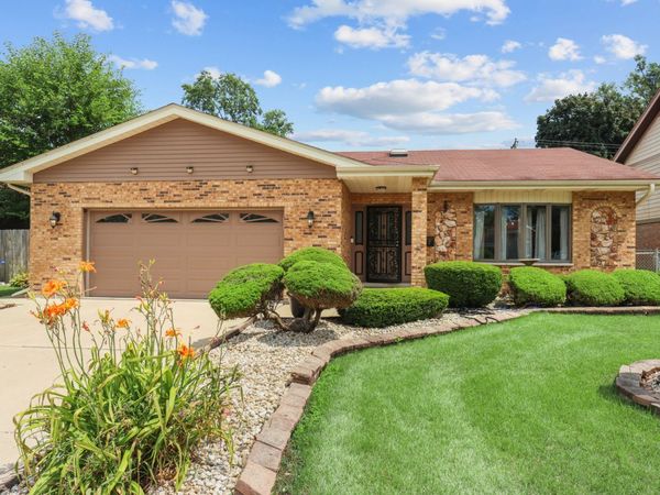 317 N Marcella Road , Mount Prospect, IL 60056