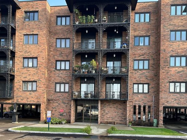 9355 Landings Lane , Unit 301, Des Plaines, IL 60016