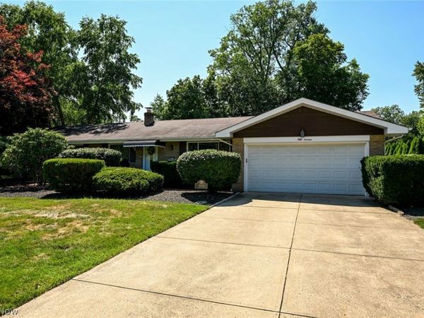 5014 Douglas Drive , North Olmsted, OH 44070