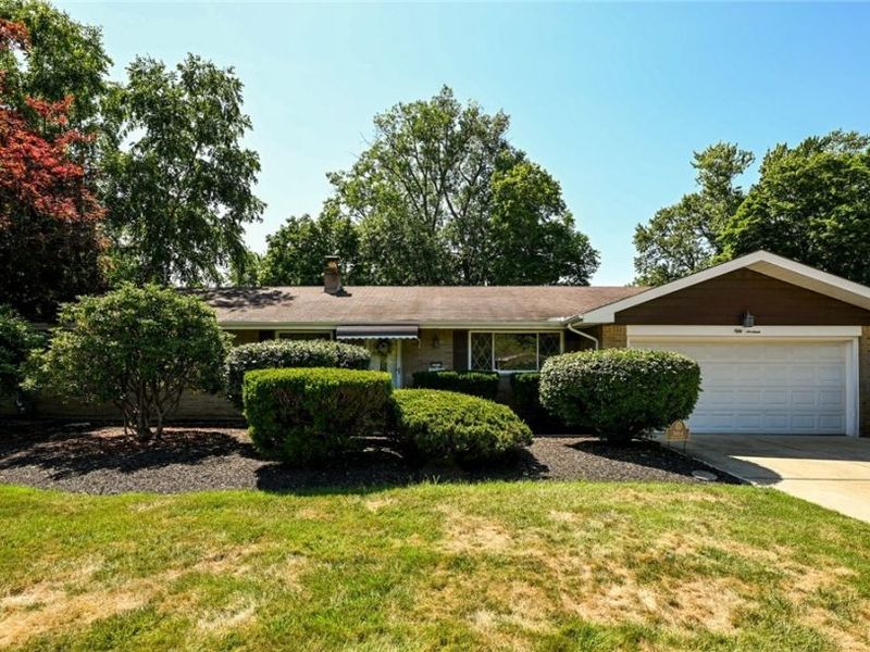 5014 Douglas Drive, North Olmsted, OH 44070 Photo 2