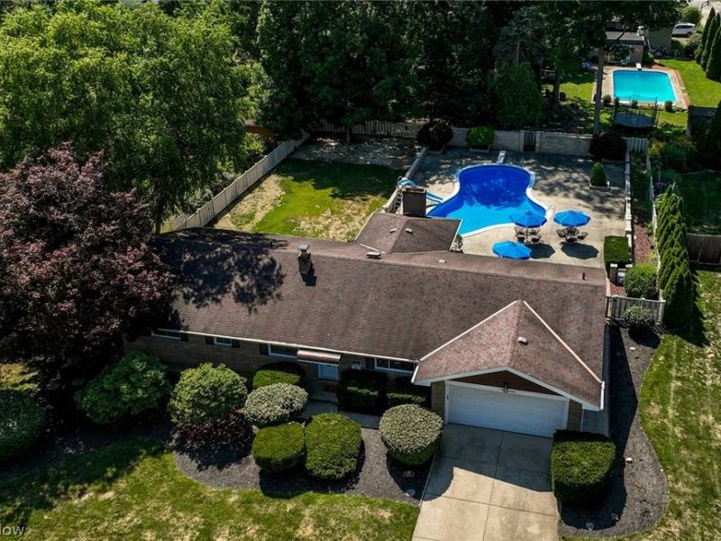 5014 Douglas Drive, North Olmsted, OH 44070 Photo 4