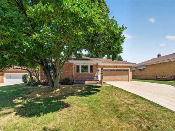 23543 Angela Drive , Warrensville Heights, OH 44128