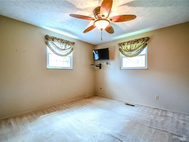 7240 Stonehurst Drive, Huber Heights, OH 45424 Photo 24