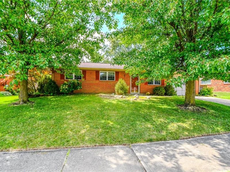 7240 Stonehurst Drive, Huber Heights, OH 45424 Photo 3