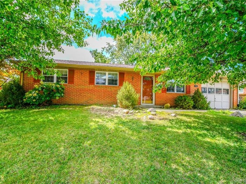 7240 Stonehurst Drive, Huber Heights, OH 45424 Photo 4