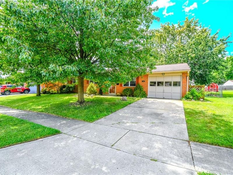 7240 Stonehurst Drive, Huber Heights, OH 45424 Photo 5