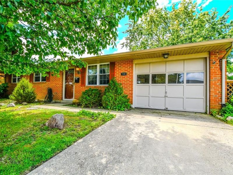 7240 Stonehurst Drive, Huber Heights, OH 45424 Photo 6