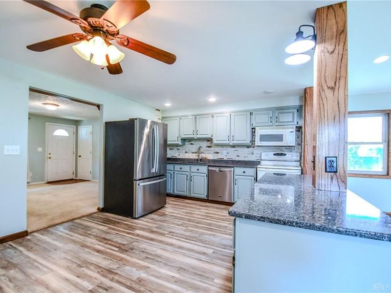 7240 Stonehurst Drive, Huber Heights, OH 45424 Photo 8