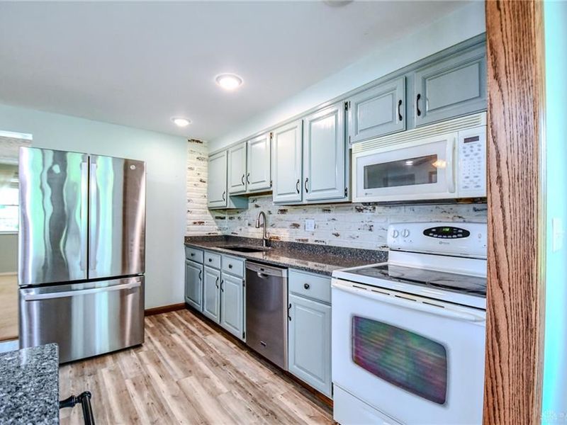 7240 Stonehurst Drive, Huber Heights, OH 45424 Photo 9