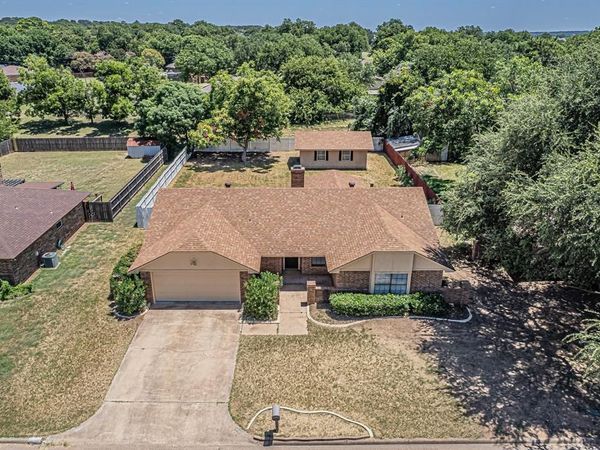 1015 Meadowlark Lane, Granbury, TX 76048