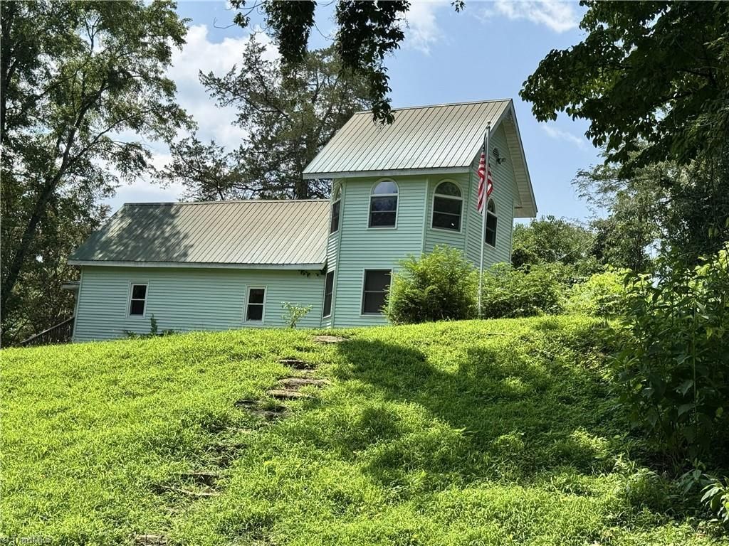 137 Old Rockford Road, Dobson, NC 27017 Main Photo