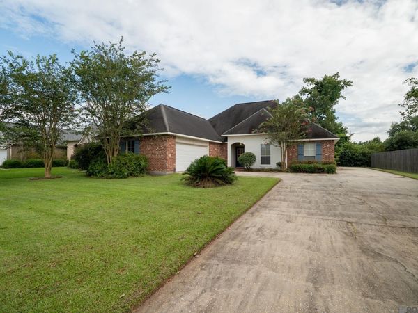 36329 Crestway Ave, Prairieville, LA 70769