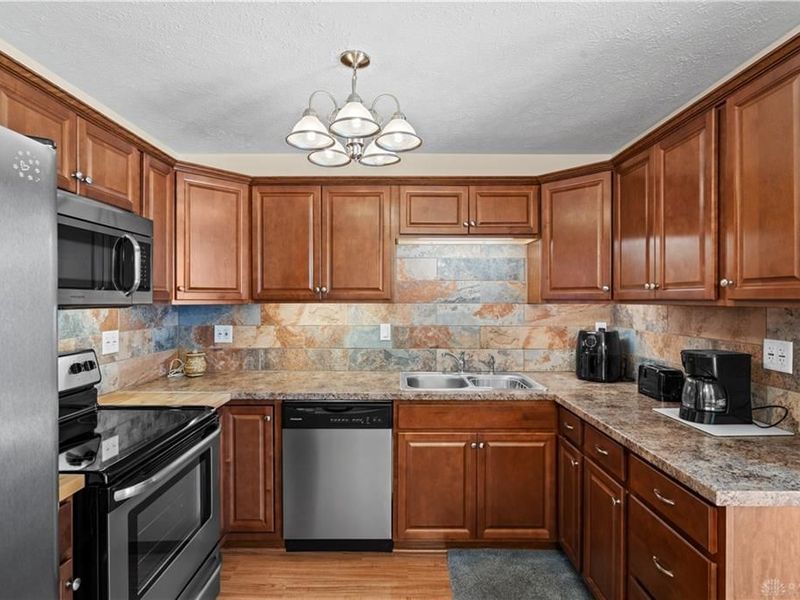 1901 Connecticut Drive, Xenia, OH 45385 Photo 9