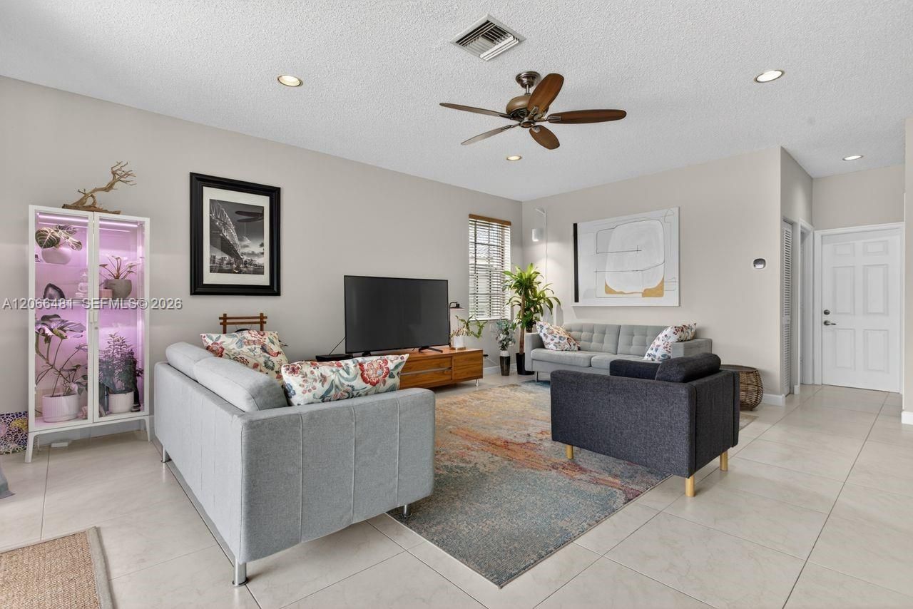 480 Cambridge Dr, Weston, FL 33326 Photo