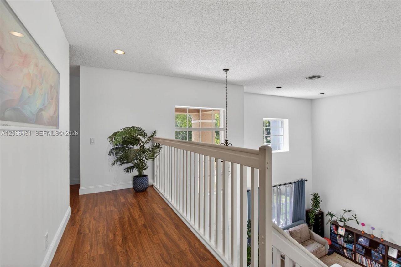 480 Cambridge Dr, Weston, FL 33326 Photo
