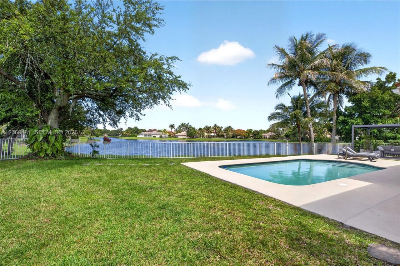 480 Cambridge Dr, Weston, FL 33326 Photo