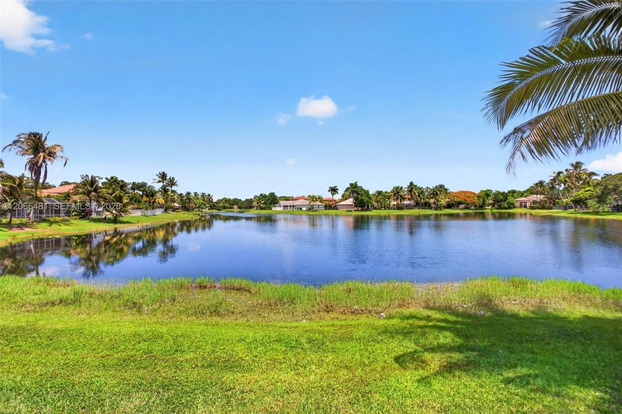 480 Cambridge Dr, Weston, FL 33326 Photo