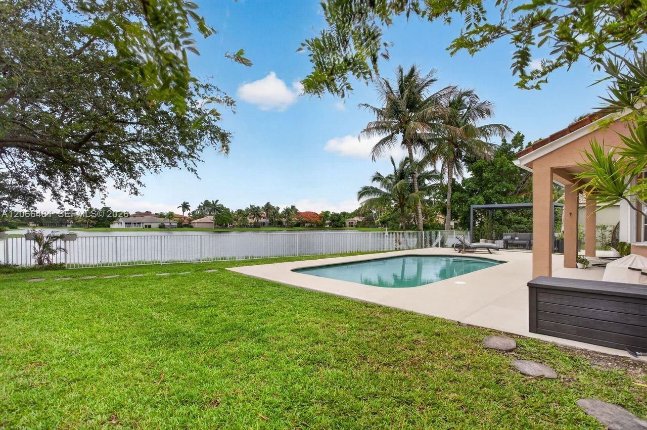 480 Cambridge Dr, Weston, FL 33326 Photo