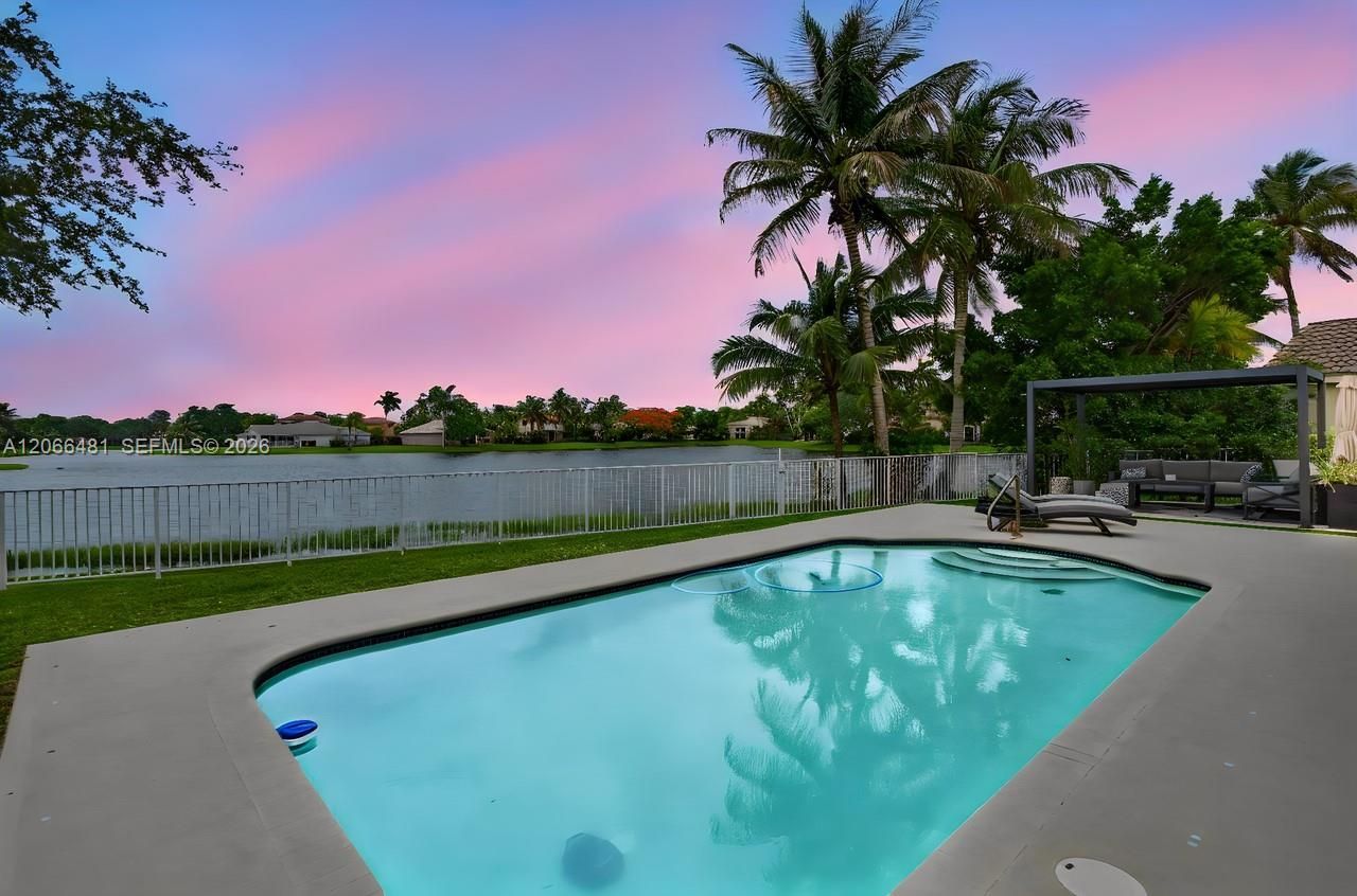 480 Cambridge Dr, Weston, FL 33326 Photo