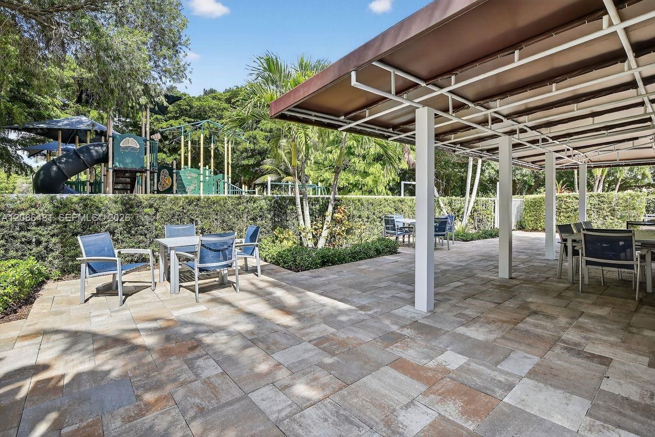 480 Cambridge Dr, Weston, FL 33326 Photo