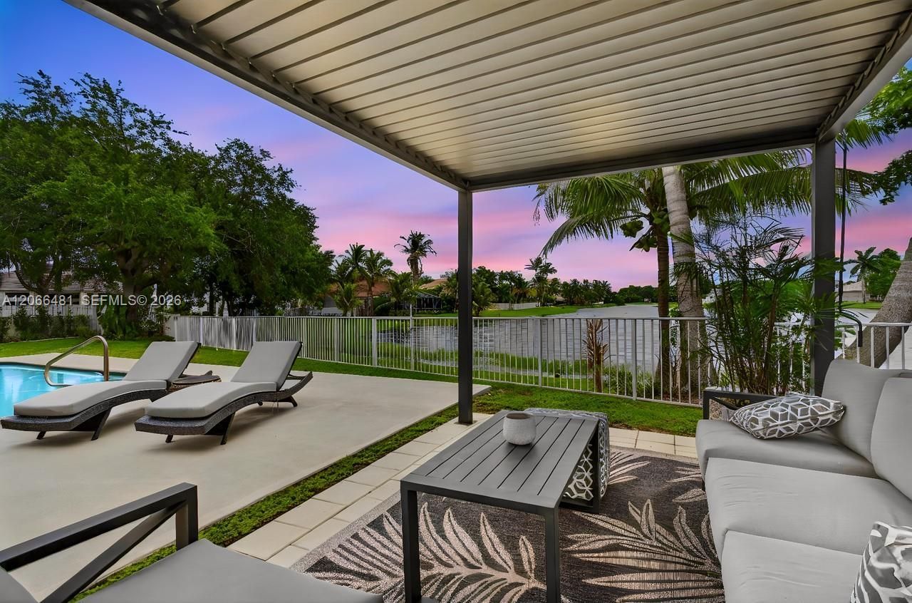 480 Cambridge Dr, Weston, FL 33326 Photo