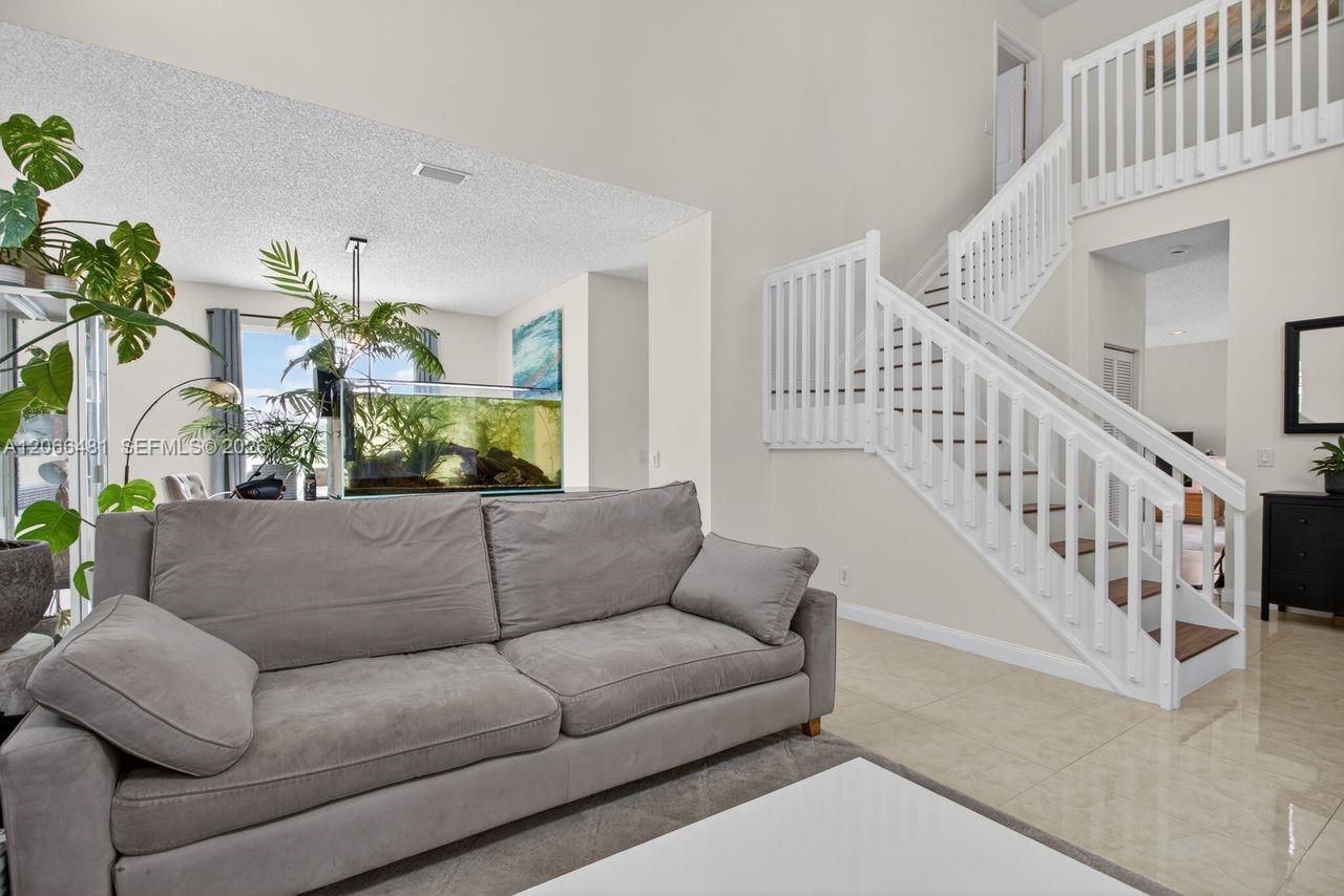 480 Cambridge Dr, Weston, FL 33326 Photo