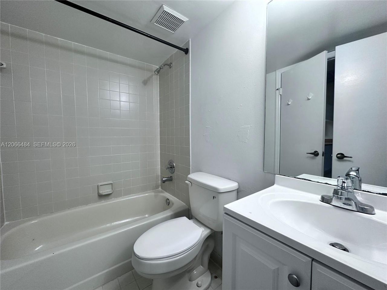 2740 W 63rd Pl, Unit 13-25, Hialeah, FL 33016 Photo