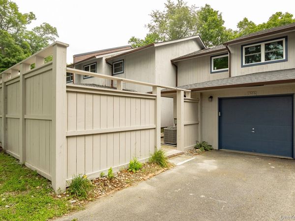 1905 Chelsea Cove S, Hopewell Junction, NY 12533