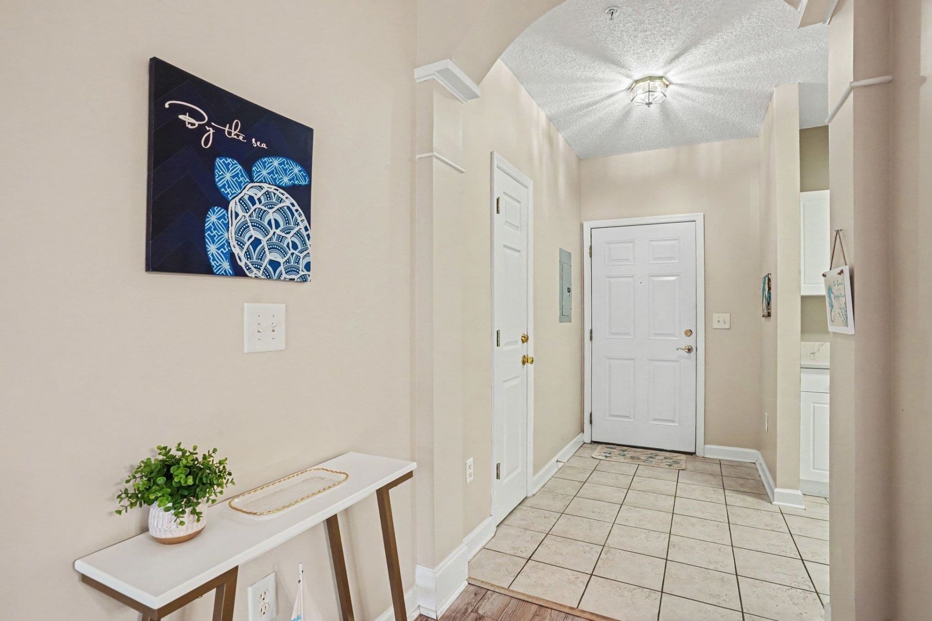 5825 Catalina Dr. Photo 3