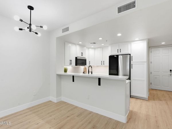 5450 E DEER VALLEY Drive, Unit 1200, Phoenix, AZ 85054