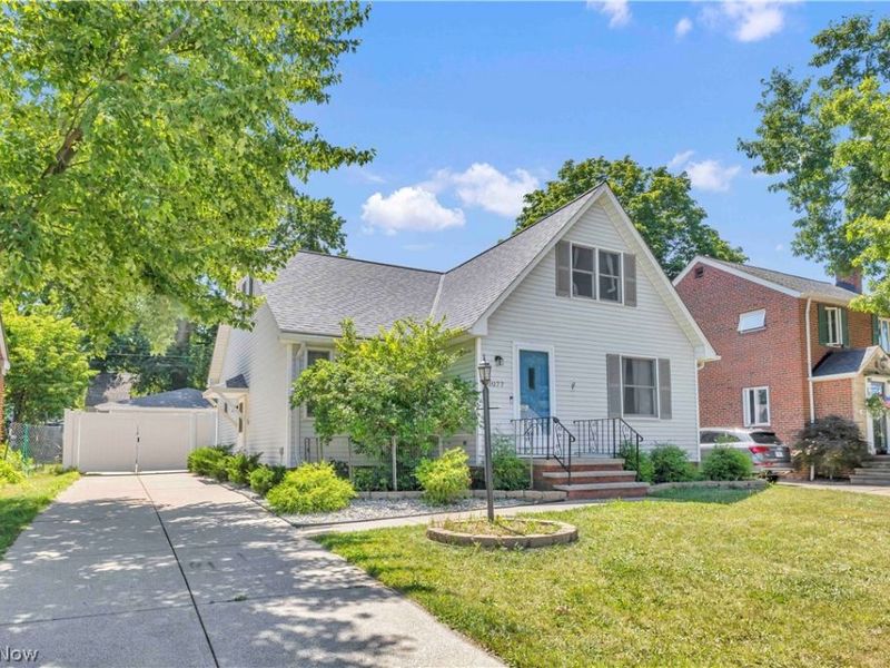 10077 Beaconsfield Drive, Parma Heights, OH 44130 Photo 2