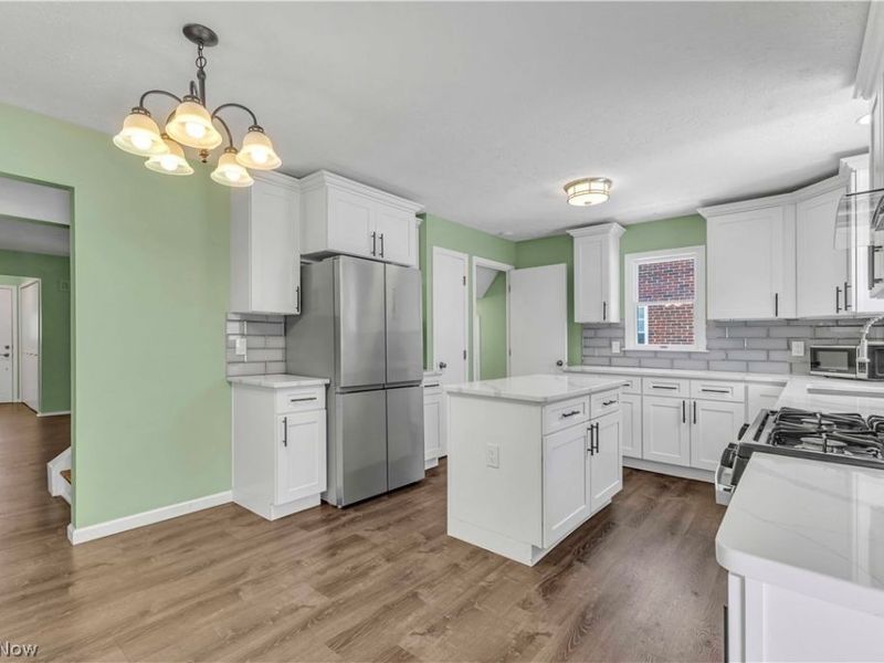 10077 Beaconsfield Drive, Parma Heights, OH 44130 Photo 6