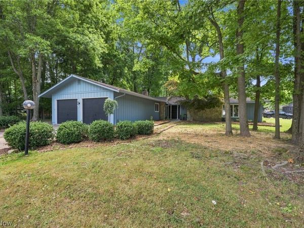 20019 Hawthorne Lane , Strongsville, OH 44149