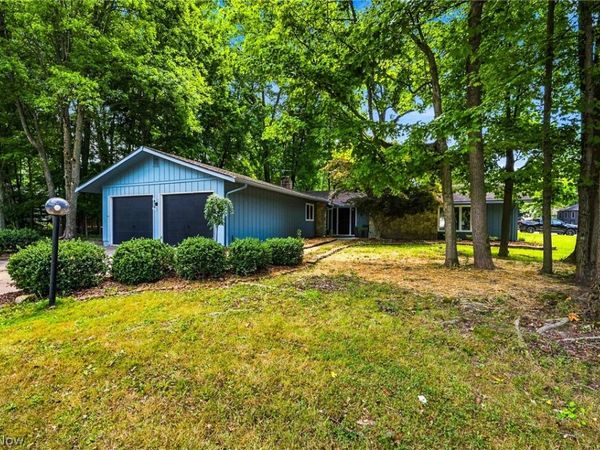 20019 Hawthorne Lane, Strongsville, OH 44149