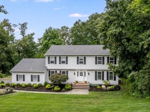 81 Poplar Dr, Hanover, NJ 07950