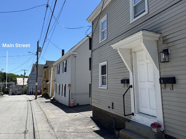 29 Central Street, Unit 3, Newmarket, NH 03857