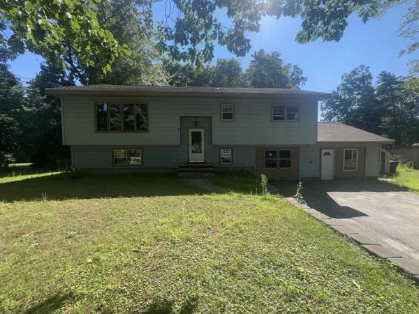 8 Lamson Drive, Merrimack, NH 03054