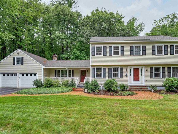 8 Christmas Tree Circle, Bedford, NH 03110
