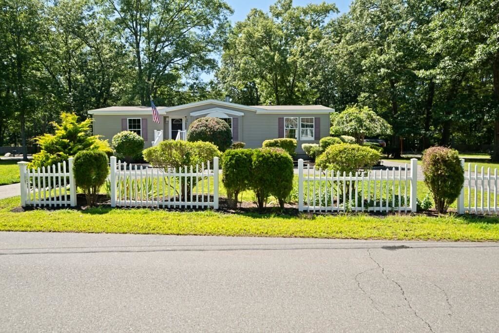 90 Alison Drive, Seabrook, NH 03874 Main Photo