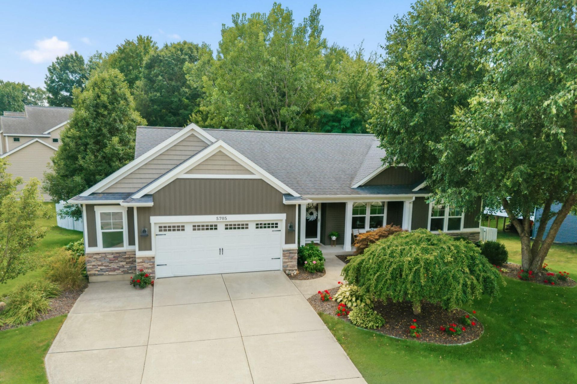 5705 Kenstyn Drive Sw, Wyoming, MI 49418 Main Photo