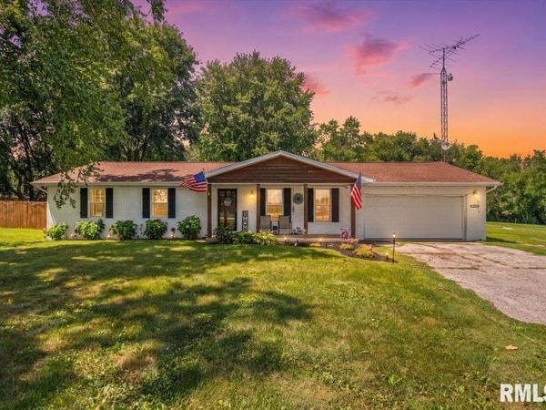12069 State Route 4, Auburn, IL 62615