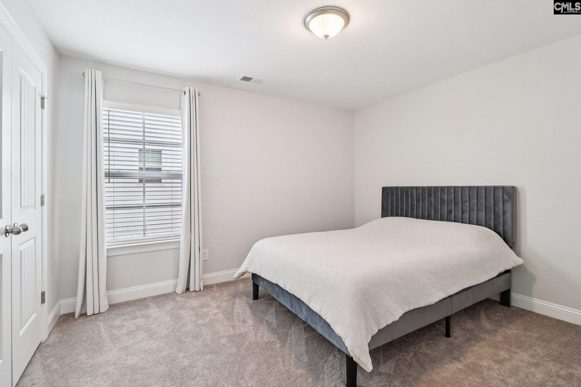 369 Stillington Street  Photo 18
