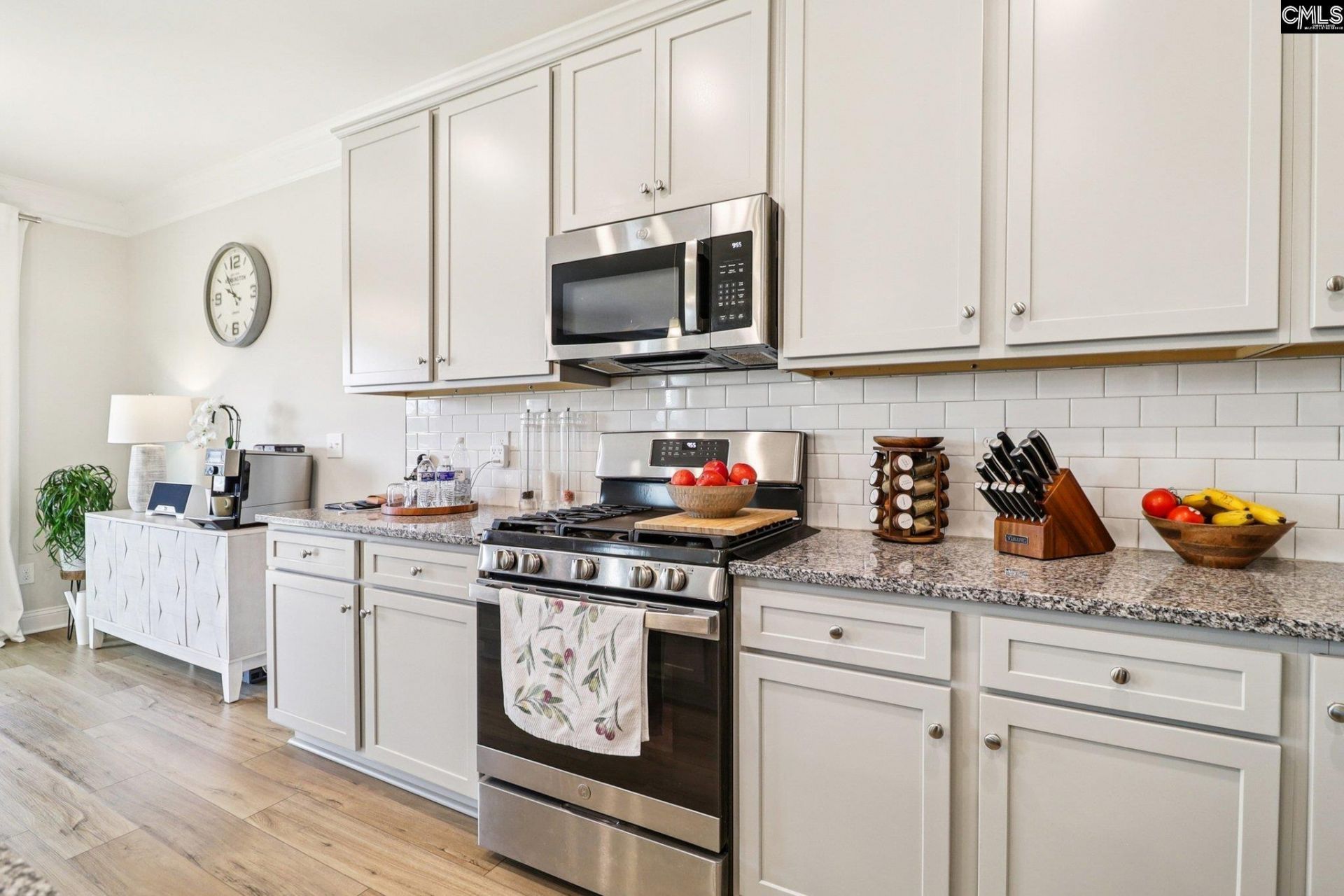 369 Stillington Street  Photo 6