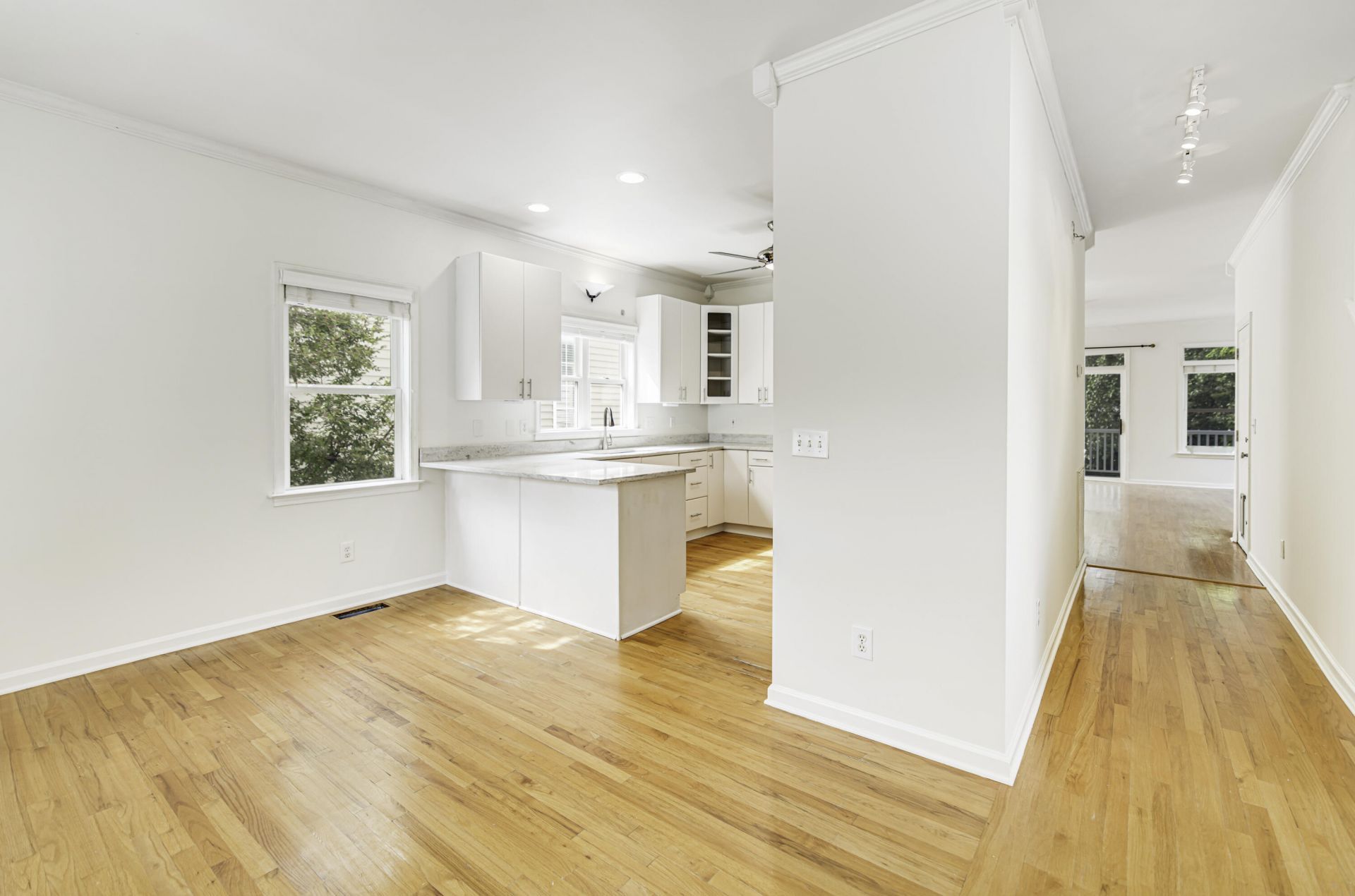 819 Harbor Place Drive Photo 8