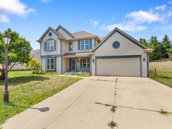 1678 Hunter ROAD, Waukesha, WI 53189