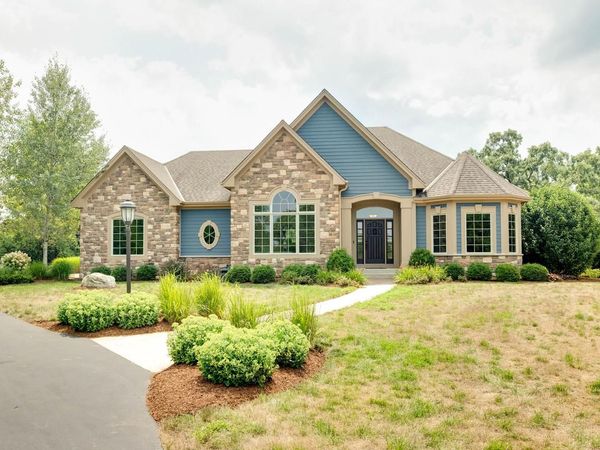 S63W34455 Piper ROAD, North Prairie, WI 53153