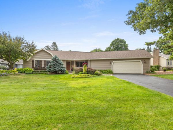 6866 Vista Grande Drive NE, Rockford, MI 49341