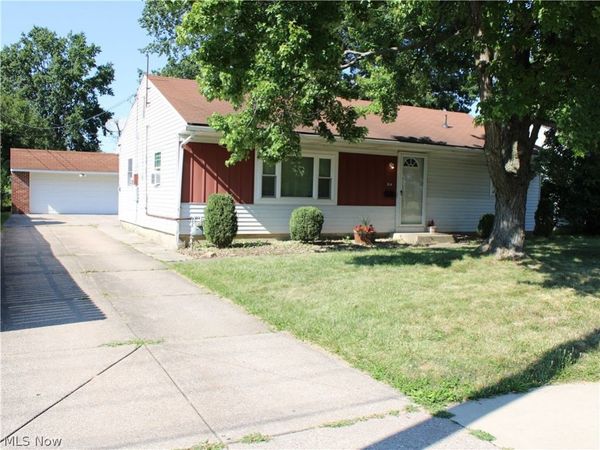654 Poplar Street , Elyria, OH 44035