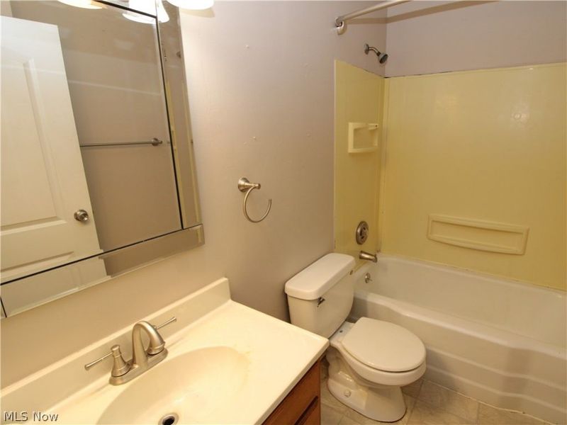 654 Poplar Street, Elyria, OH 44035 Photo 9